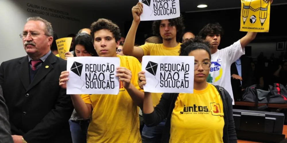 Imagem ilustrativa da imagem Quase 90% dos brasileiros apoiam redução da maioridade