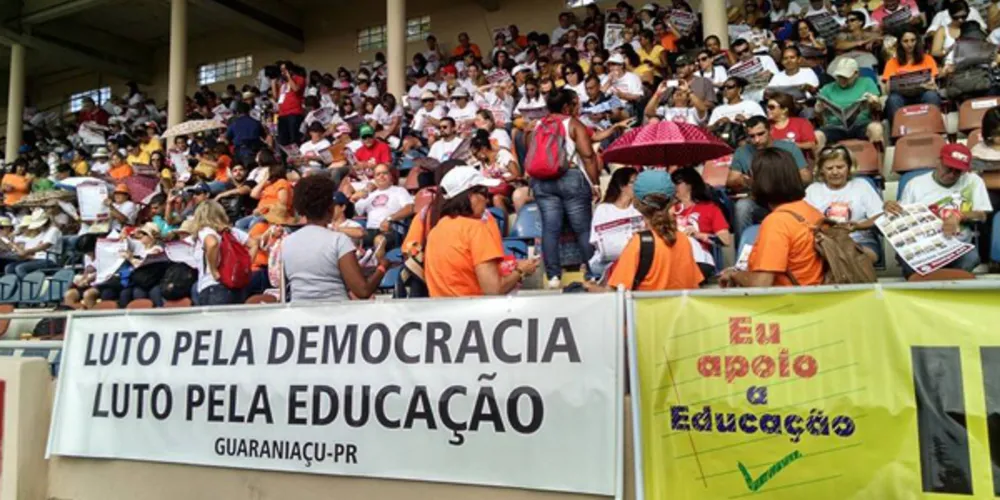 Imagem ilustrativa da imagem Professores decidem na próxima terça se encerram greve no PR