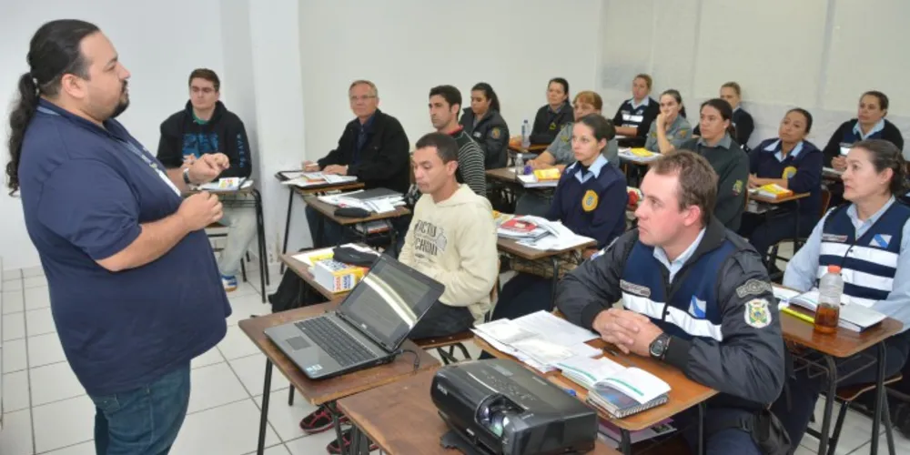 Imagem ilustrativa da imagem Agentes de trânsito passam por capacitação e treinamento