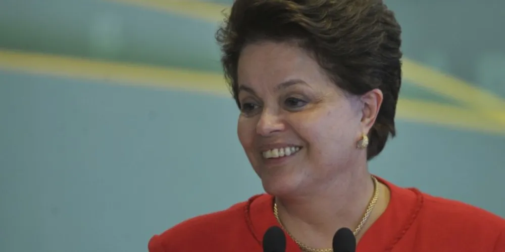 Imagem ilustrativa da imagem Dilma sanciona lei que aumenta impostos sobre importados