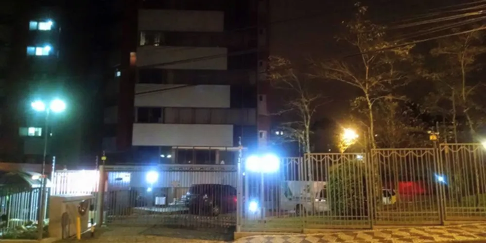 Imagem ilustrativa da imagem Jovem que jantava na casa da namorada cai do 11º andar de prédio