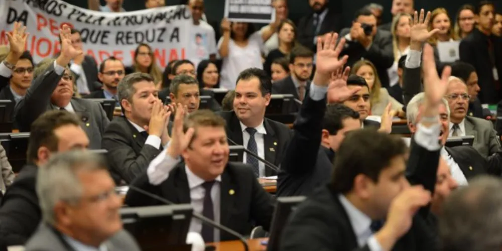 Imagem ilustrativa da imagem Câmara aprova redução da maioridade penal para crimes graves