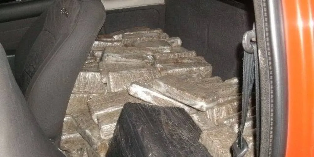 Imagem ilustrativa da imagem Motorista abandona carro com 188 kg de maconha