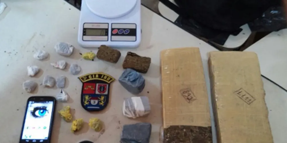 Imagem ilustrativa da imagem Trio é flagrado com 2,1 kg de maconha em Telêmaco