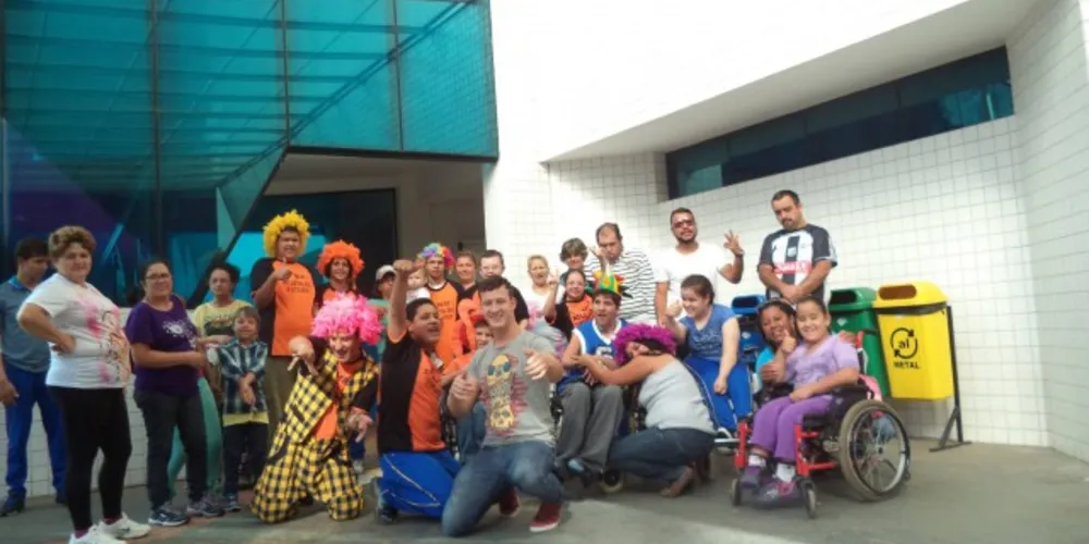 Imagem ilustrativa da imagem Alunos de oficina gratuita conhecem o circo