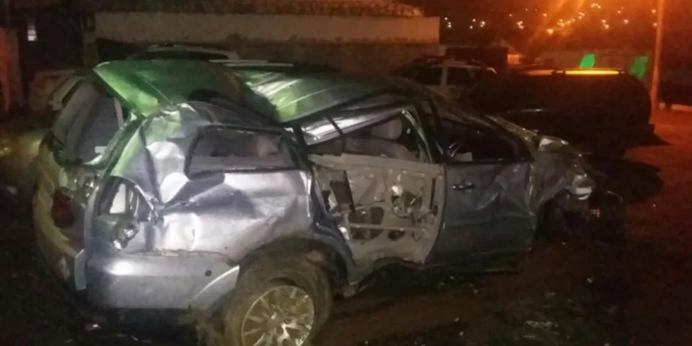 Imagem ilustrativa da imagem Carro capota em perseguição e suspeito morre