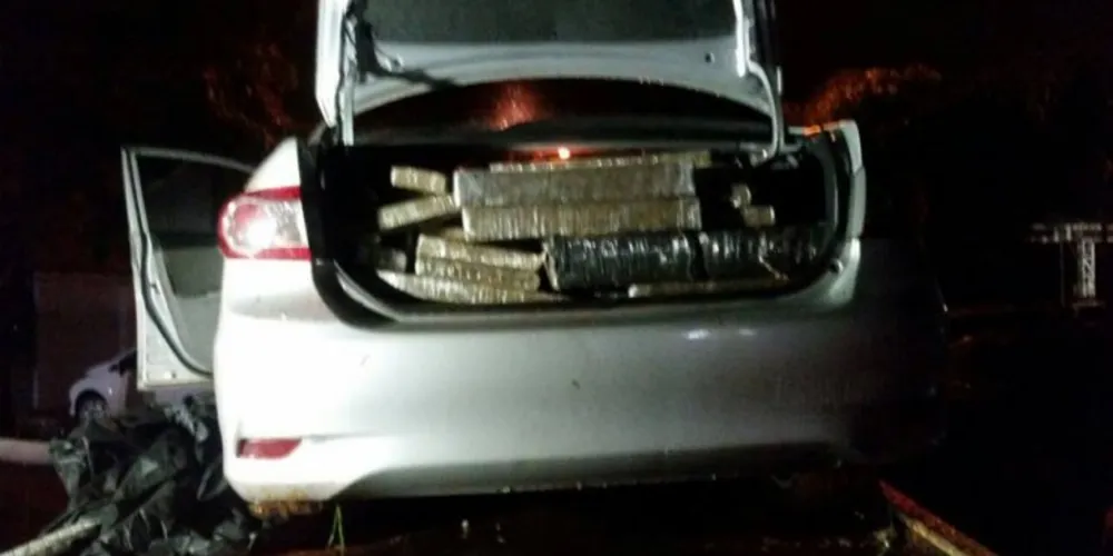 Imagem ilustrativa da imagem Motorista foge e abandona carro com 741 kg de maconha