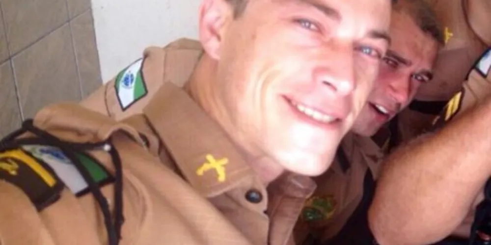 Imagem ilustrativa da imagem Soldado da PM morre após bater motocicleta contra caminhão