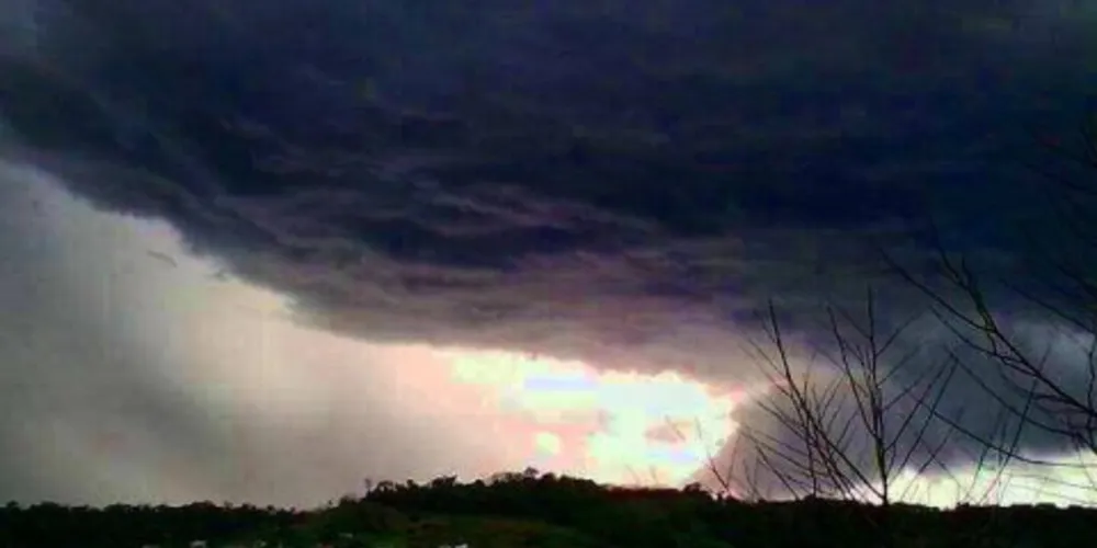 Imagem ilustrativa da imagem Tornado atinge Francisco Beltrão e deixa 19 feridos