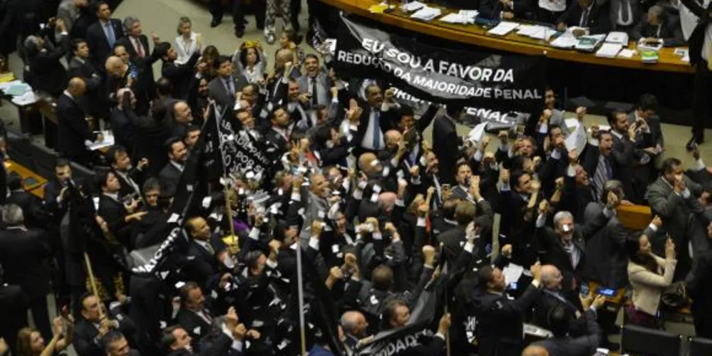 Imagem ilustrativa da imagem Câmara aprova proposta que reduz maioridade penal