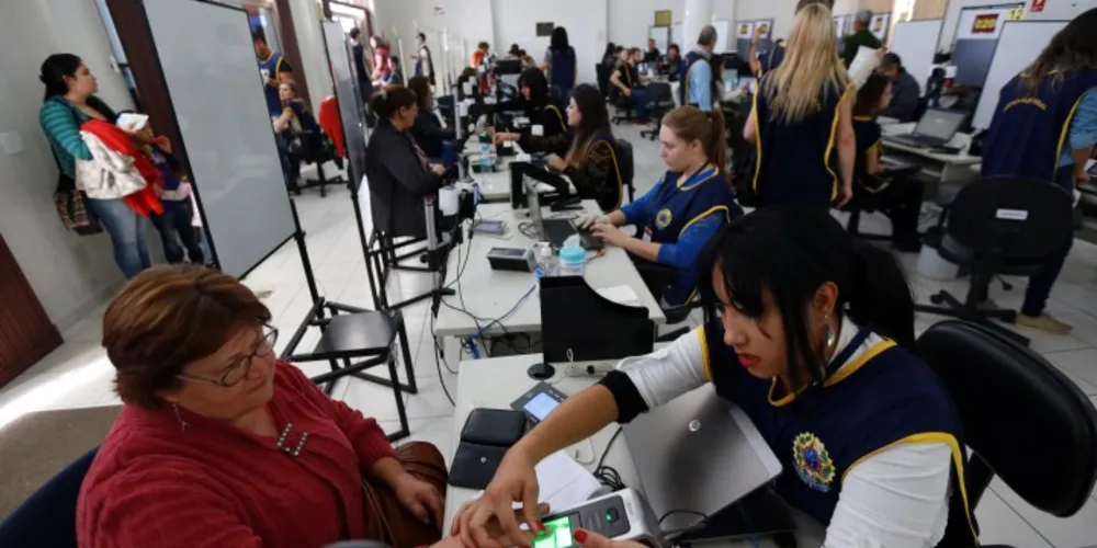 Imagem ilustrativa da imagem Eleitores de PG ficam até quatro horas na fila da biometria