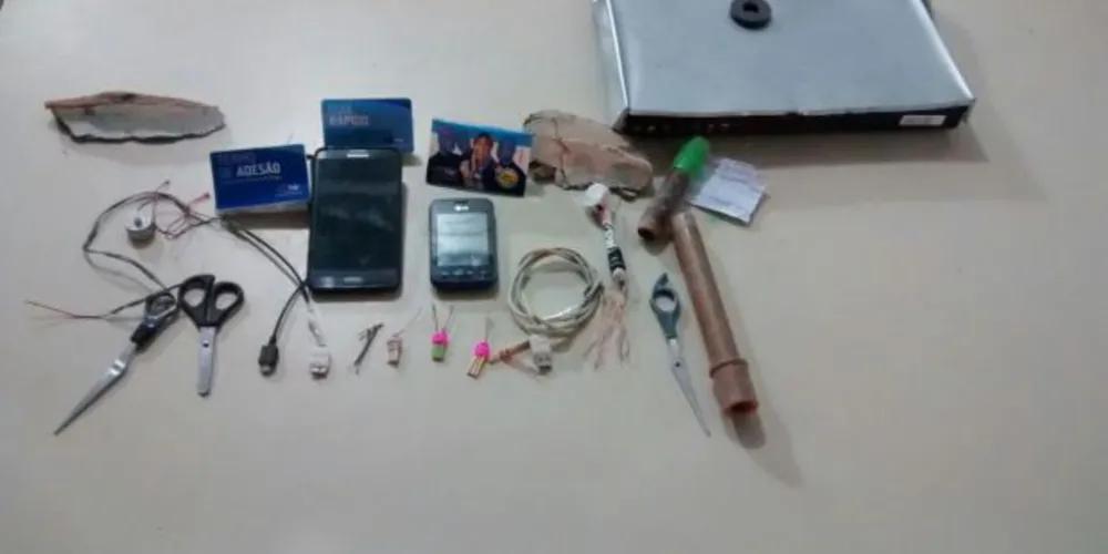Imagem ilustrativa da imagem Operação apreende celulares e objetos na cadeia de Castro
