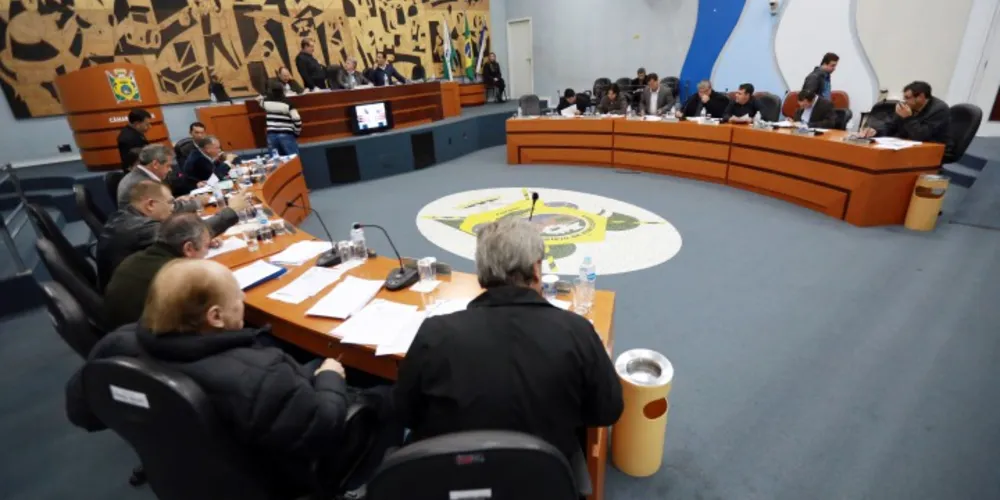Imagem ilustrativa da imagem Vereadores temem corte de cadeiras no legislativo de PG