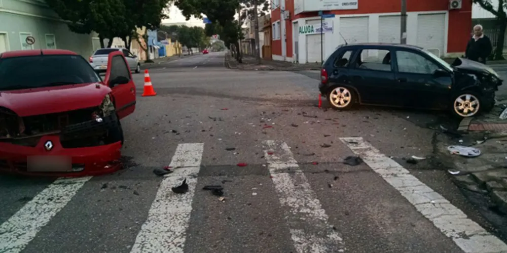 Imagem ilustrativa da imagem Motorista embriagado fura sinal e causa acidente