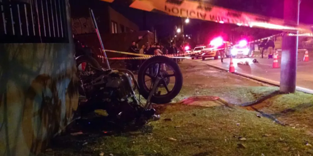 Imagem ilustrativa da imagem Motociclista morre ao ser atingido por carro ocupado por adolescentes