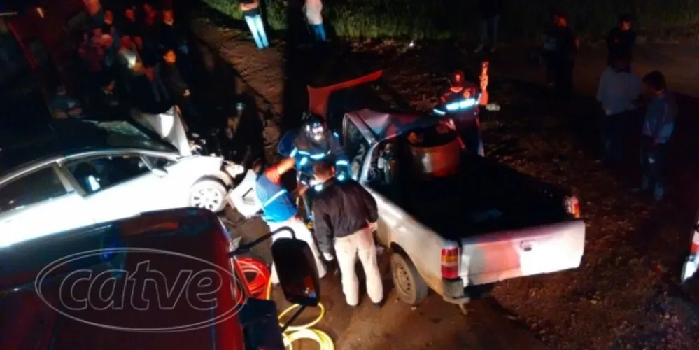 Imagem ilustrativa da imagem Colisão frontal deixa três mortos no interior do Paraná