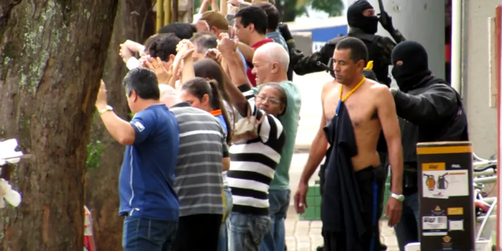 Imagem ilustrativa da imagem Assalto a banco no norte do Paraná tem ‘cordão’ de reféns