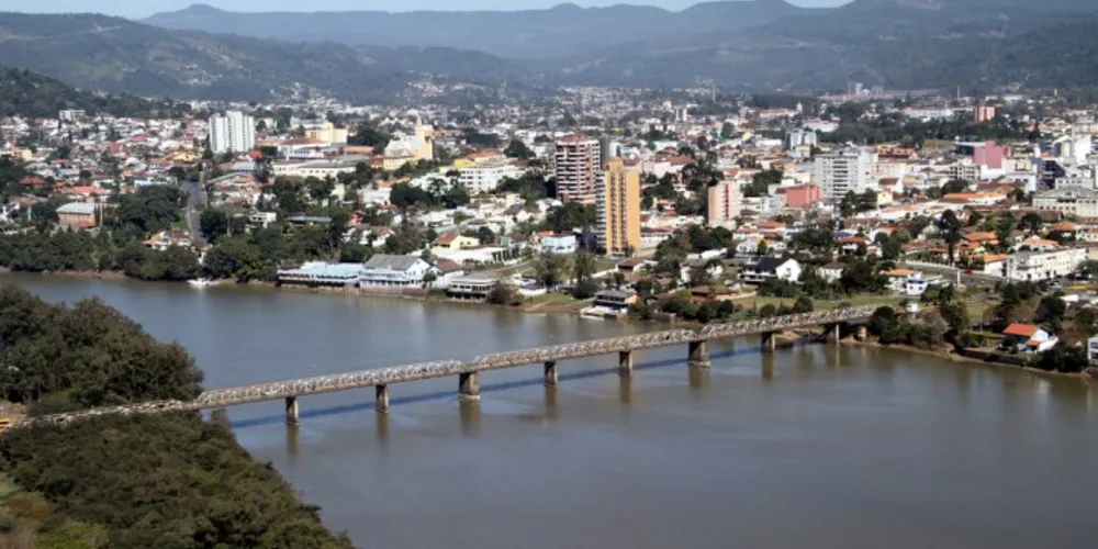 Imagem ilustrativa da imagem Chuvas continuam em todo o Paraná e afetam 24 mil