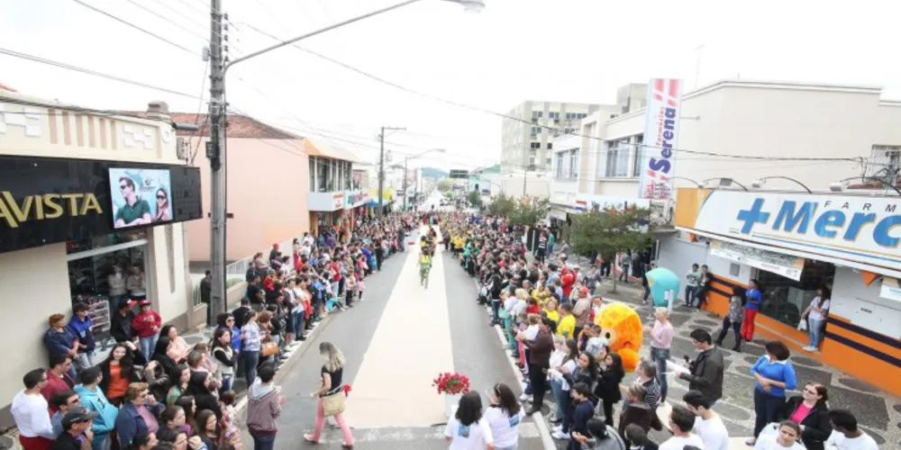 Imagem ilustrativa da imagem Castro abre inscrições para lojas participarem do Desfile de Rua