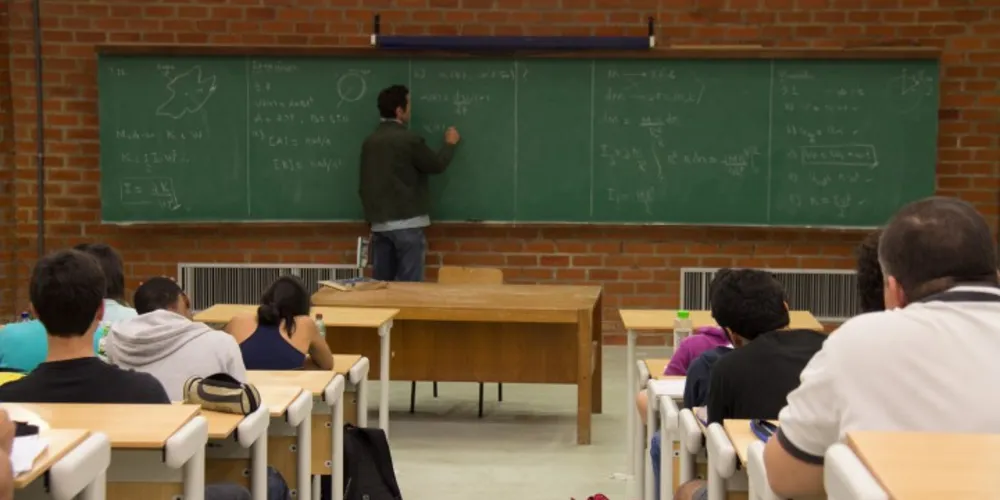 Imagem ilustrativa da imagem Relatório mostra que 54% dos jovens concluíram ensino médio