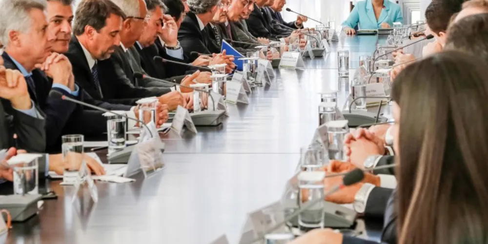 Imagem ilustrativa da imagem Richa defende preservação de empregos em reunião