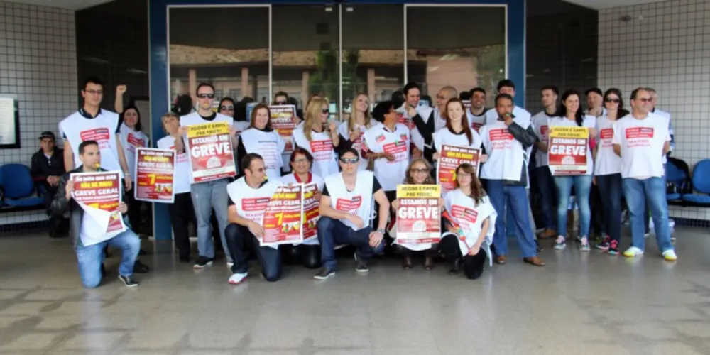 Imagem ilustrativa da imagem Servidores do INSS fortalecem greve em PG