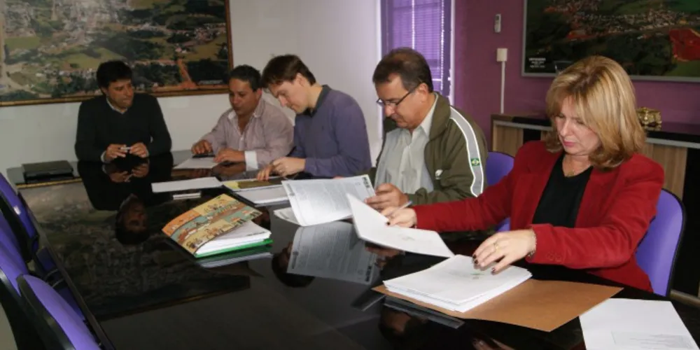 Imagem ilustrativa da imagem Ortigueira e Klabin firmam convênios de R$ 9 milhões