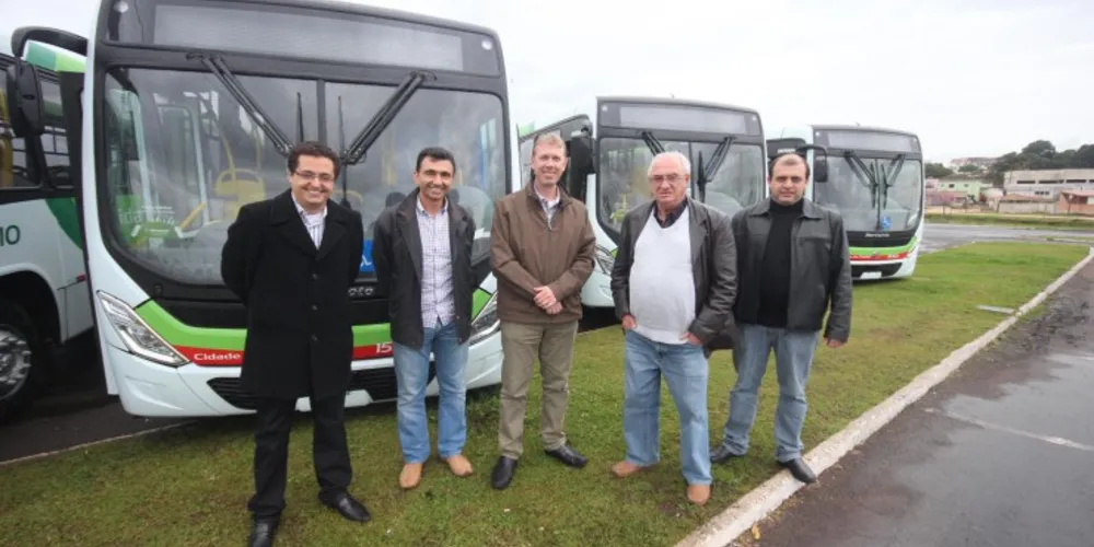 Imagem ilustrativa da imagem Castro recebe mais veículos para transporte público