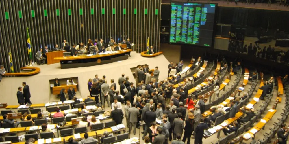 Imagem ilustrativa da imagem Reforma política e CPI da Petrobras movimentam semana
