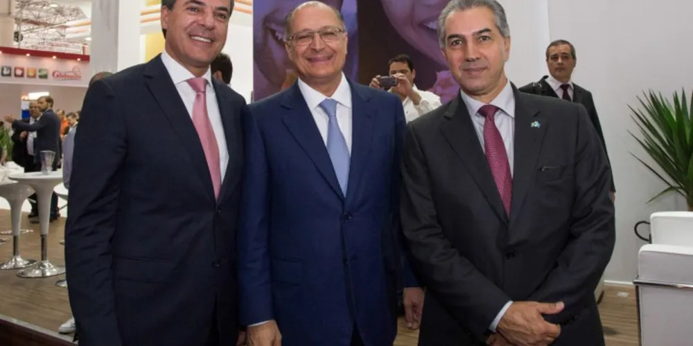 Imagem ilustrativa da imagem Richa, Alckmin e Azambuja discutem soluções para crise