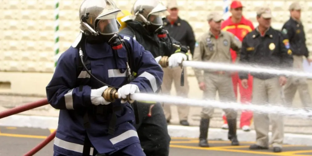 Imagem ilustrativa da imagem Corpo de Bombeiros de PG comemora 76 anos