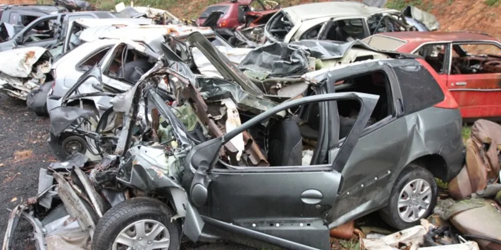 Imagem ilustrativa da imagem Polícia inicia cobrança de taxa de estadia de carros acidentados 
