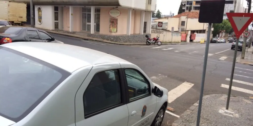 Imagem ilustrativa da imagem Placa de sinalização amanhece pichada no centro de PG