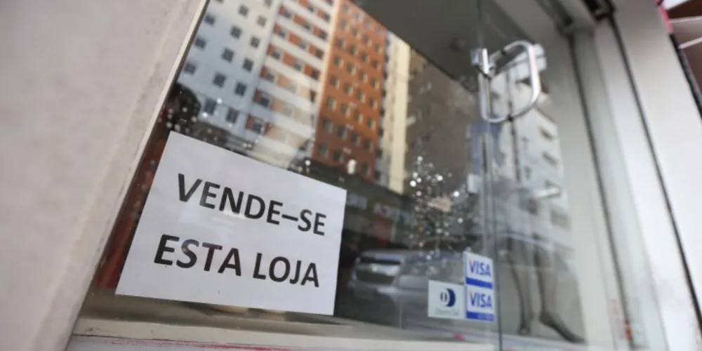 Imagem ilustrativa da imagem Comércio de Ponta Grossa 'amarga' queda de 9,7%