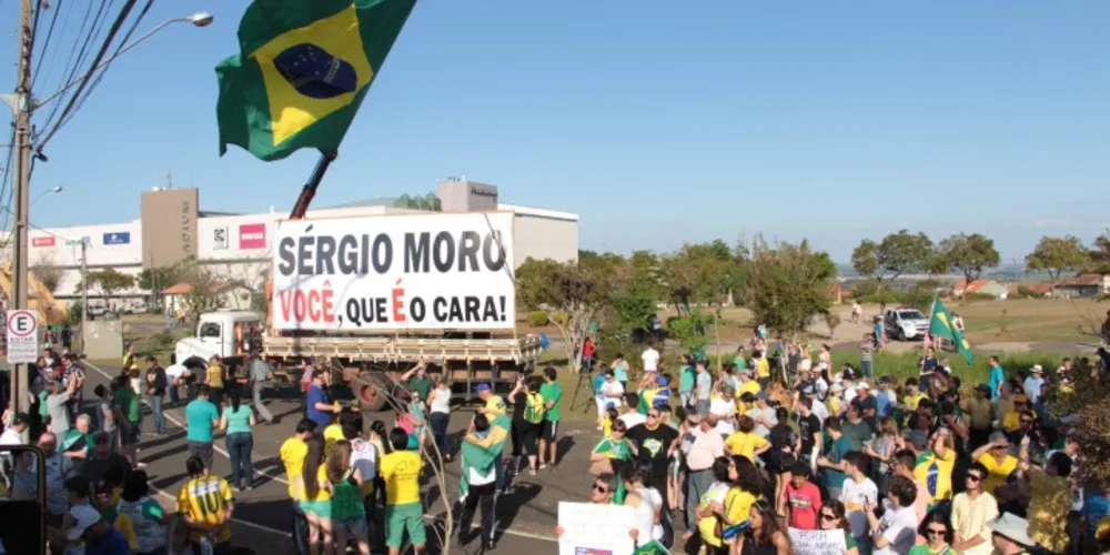 Imagem ilustrativa da imagem Protesto contra corrupção leva 3 mil às ruas de PG