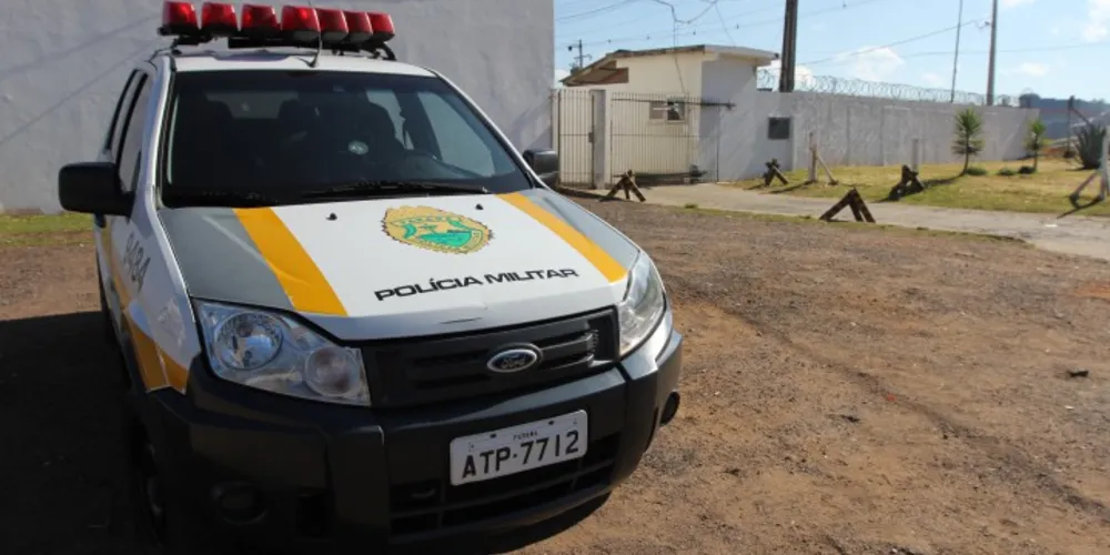 Imagem ilustrativa da imagem Jovens são presos ao lançarem celulares no Cadeião de PG
