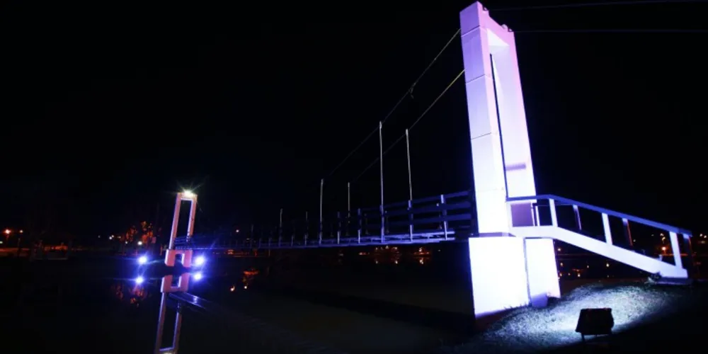 Imagem ilustrativa da imagem Castro recebe iluminação especial pela campanha ‘Agosto Azul’