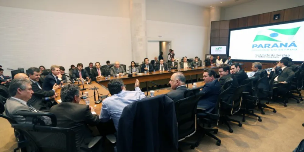 Imagem ilustrativa da imagem Richa anuncia R$ 53 milhões para transporte sanitário