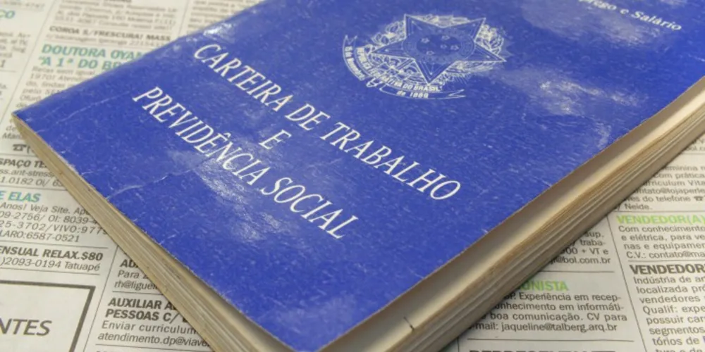 Imagem ilustrativa da imagem Empregos com carteira assinada caem 3,1% em um ano