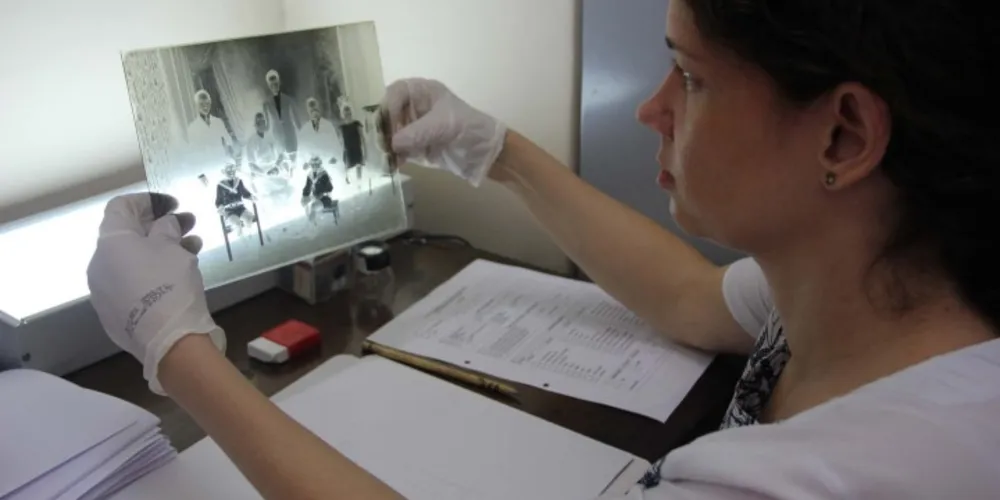 Imagem ilustrativa da imagem Casa da Memória promove palestra sobre fotografias em vidro