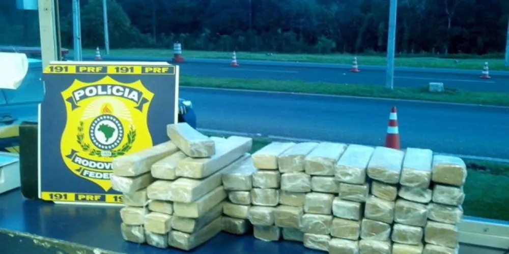 Imagem ilustrativa da imagem Casal é preso levando 40 kg de maconha para Guarapuava