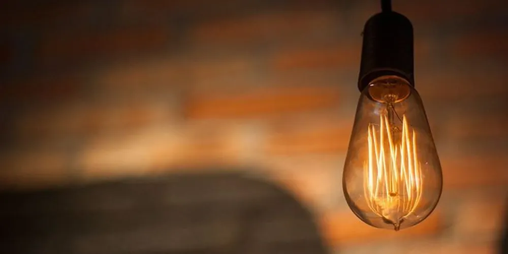 Imagem ilustrativa da imagem Tarifa da bandeira vermelha na conta de luz cai 18%