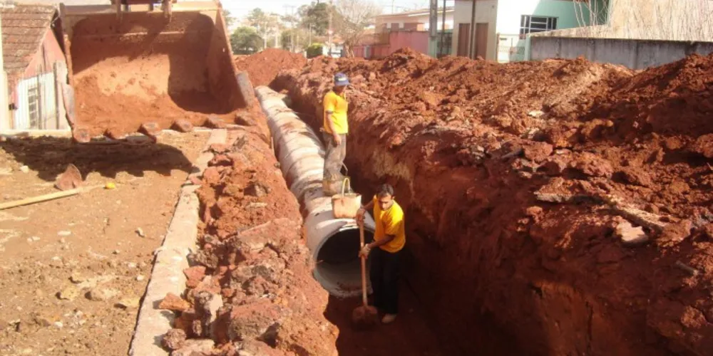 Imagem ilustrativa da imagem Obra de drenagem previne alagamentos em vila de Castro