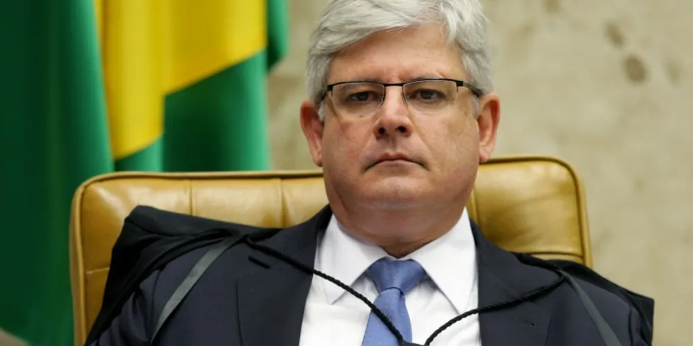 Imagem ilustrativa da imagem Janot arquiva ação contra Dilma e critica Justiça Eleitoral