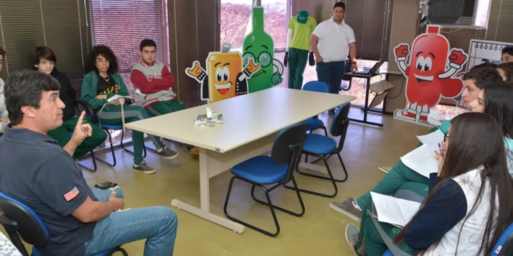 Imagem ilustrativa da imagem Escola de Ortigueira conhece o programa Feira Verde