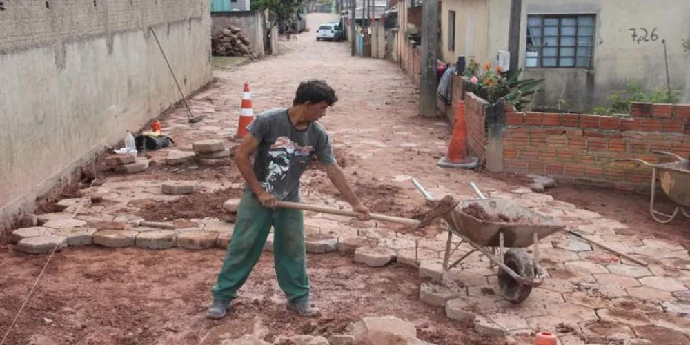 Imagem ilustrativa da imagem Ruas da Invernada do Matadouro são pavimentadas em Castro