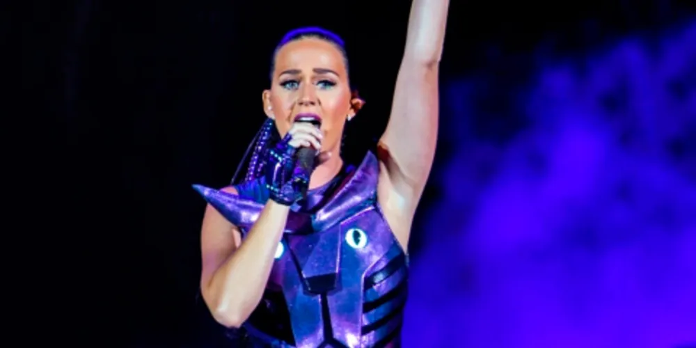 Imagem ilustrativa da imagem Com Pedreira lotada, Katy Perry faz show histórico em Curitiba