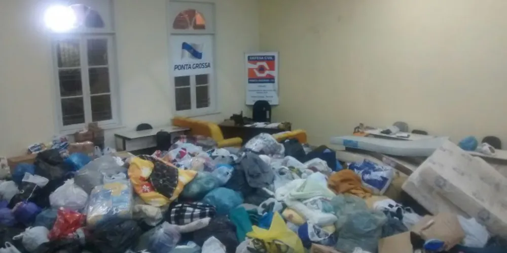 Imagem ilustrativa da imagem Solidariedade em massa 'lota' Defesa Civil de doações