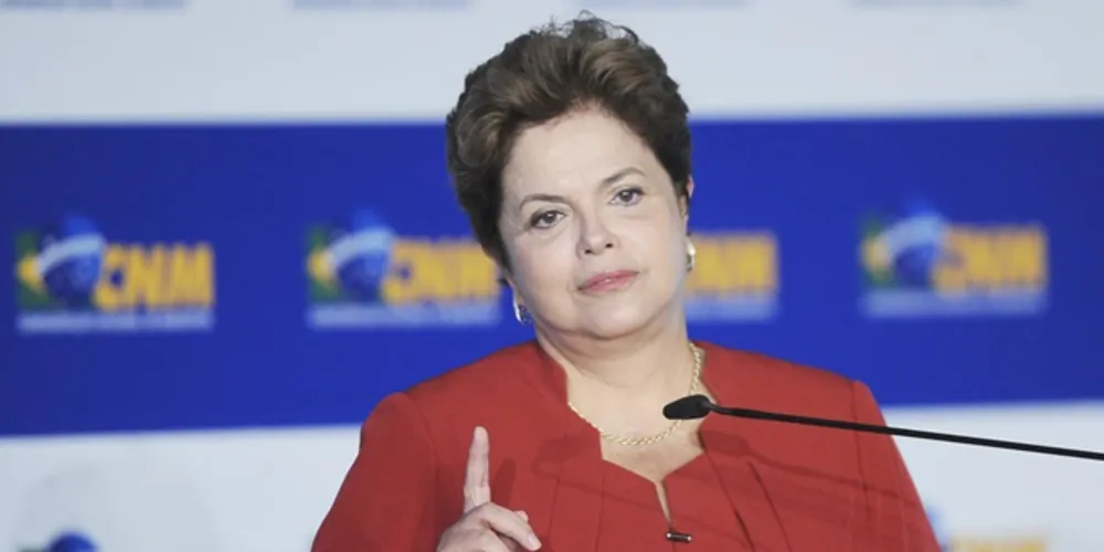 Imagem ilustrativa da imagem Dilma oferece cargos ao PMDB e Congresso mantém vetos