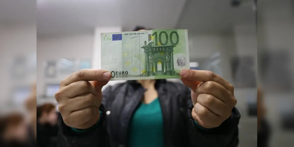 Imagem ilustrativa da imagem Procura por dólar cai 30% nas casas de câmbio de PG